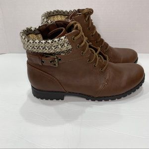New combat boots size 4